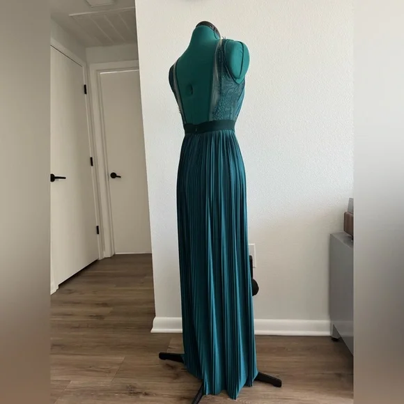 ASOS EMERALD GREEN Pleated with lace top Halter Gown US SIZE 2 - Picture 4 of 12